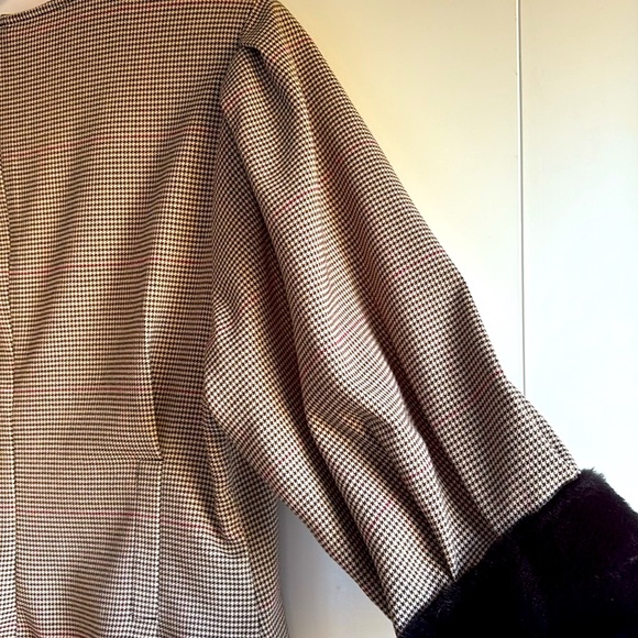 Zara top tan & black houndstooth with fur trim sz M NWOT - Picture 4 of 11